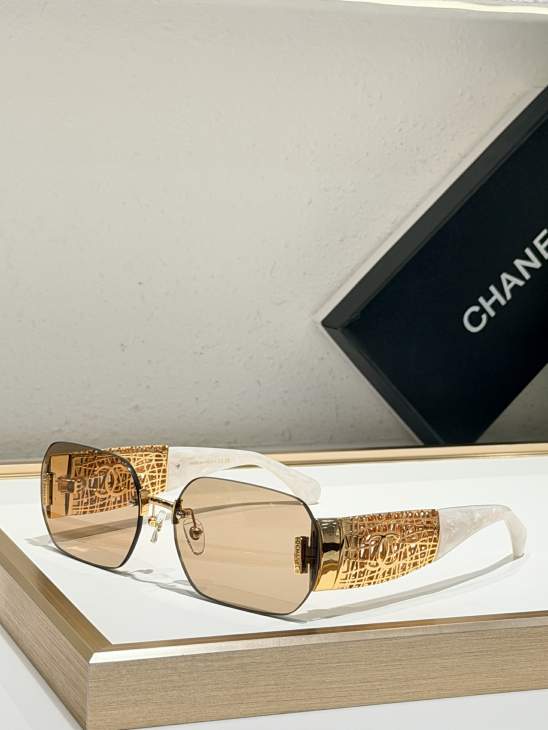 Picture of Chanel Sunglasses _SKUfw80880462fw